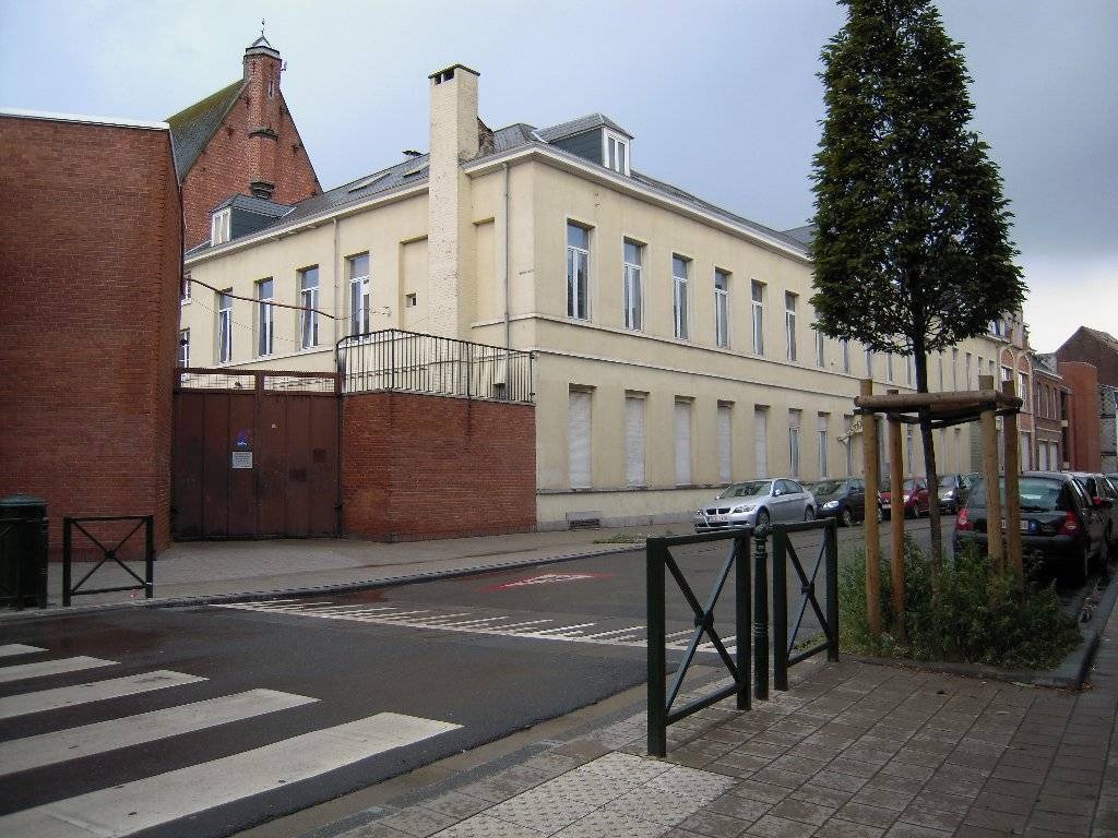 Façade historique de l'Institut des Soeurs de Notre-Dame, rue de Veeweyde